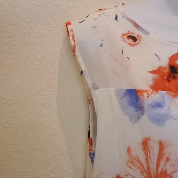 DKNYC Floral Print Sleeveless Chiffon Blouse - Picture 5 of 15